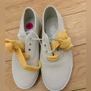 Vans classic Cream Sneakers with Yellow laces